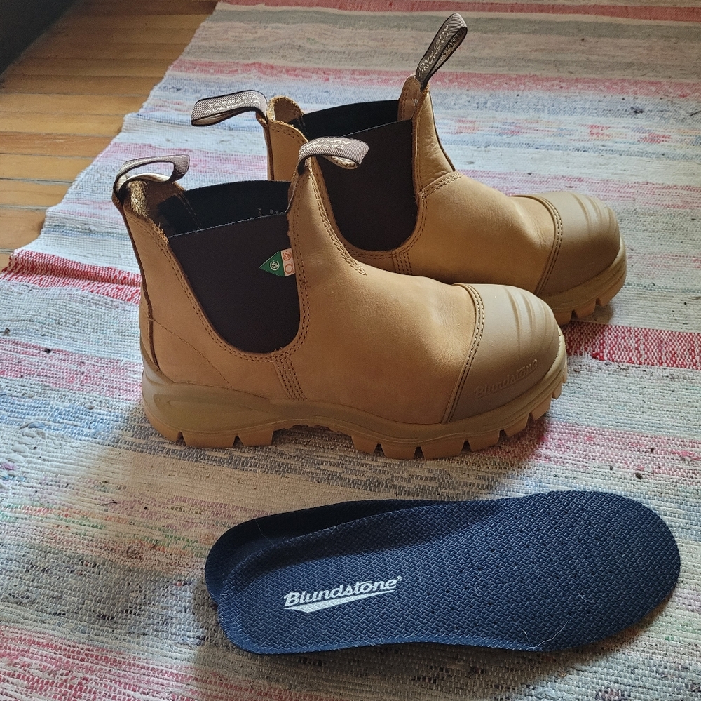 Blundstone wheat work boots